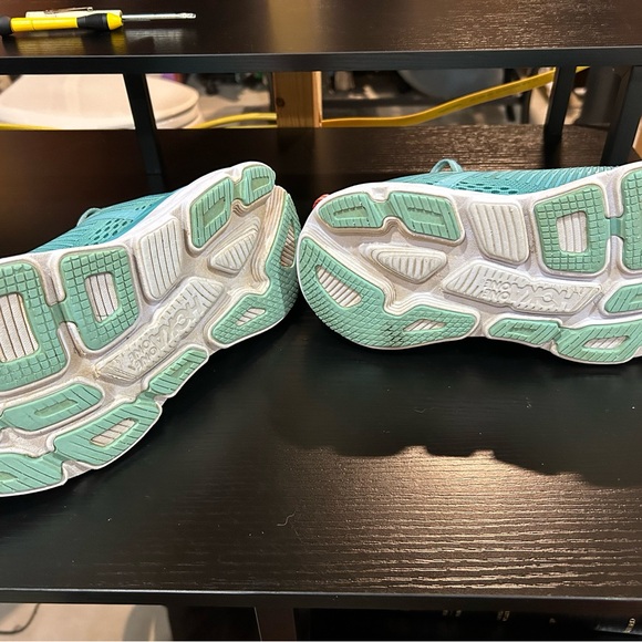 Hokas One One Bondi 7, Size 6.5 - Picture 2 of 5